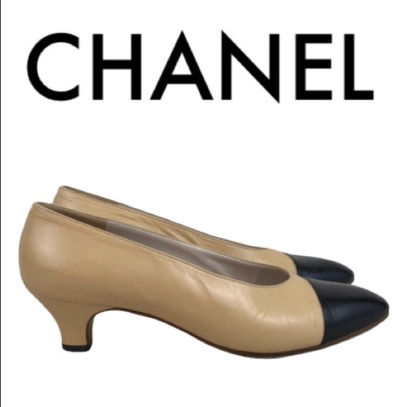 CHANEL Shoes - CHANEL BLACK TAN LEATHER LOW HEELS SIZE 7.5
